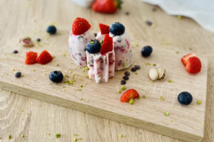 gefrorener-joghurt-mit-beeren