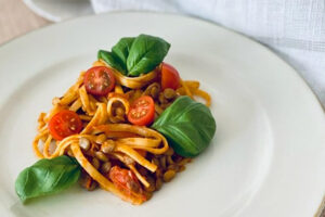 tomaten-bolognese-mit-linsen